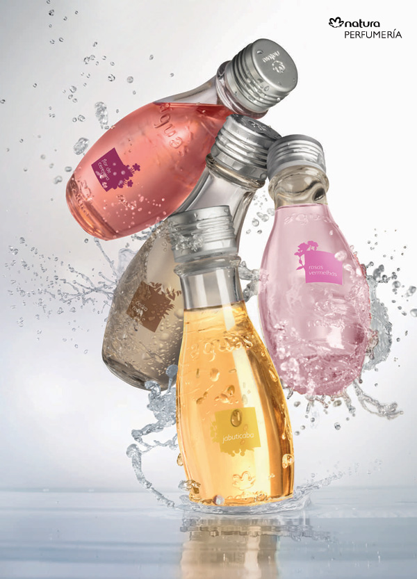 Productos Aguas Natura debajo del agua