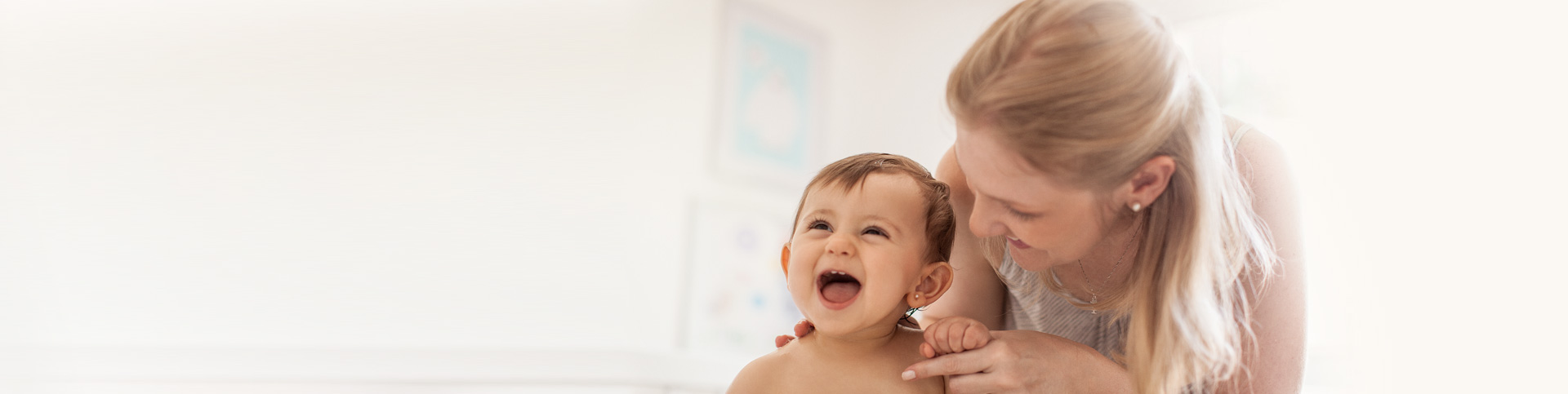 madre e hijo sonriendo