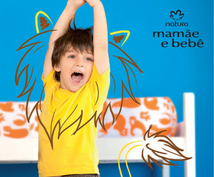 Dos niños jugando a interpretar animales