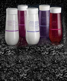 productos Natura Tododia jabones liquidos sobre fondo oscuro con lluvia